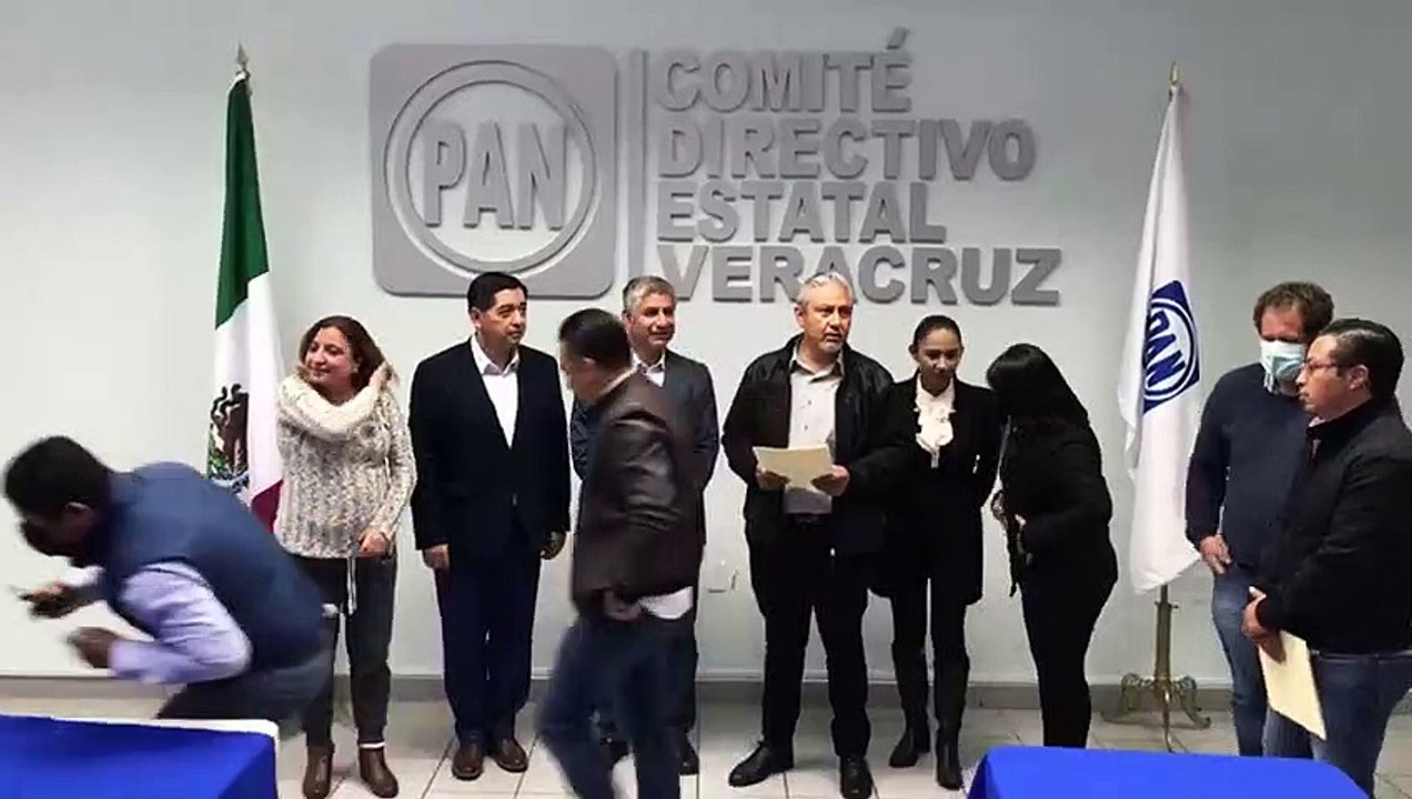 Caen a socavón en Villa Cuichapa