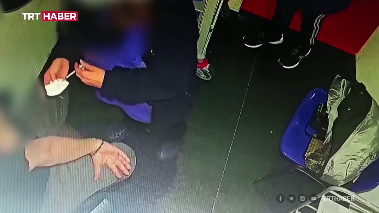 Sicilya'da aşı karşıtları hemşirelerle anlaşıp...