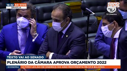 Texto do orçamento foi aprovado pelos parlamentares no plenário da câmara. O texto agora segue para o Senado que deve votar ainda hoje. #BandJornalismo