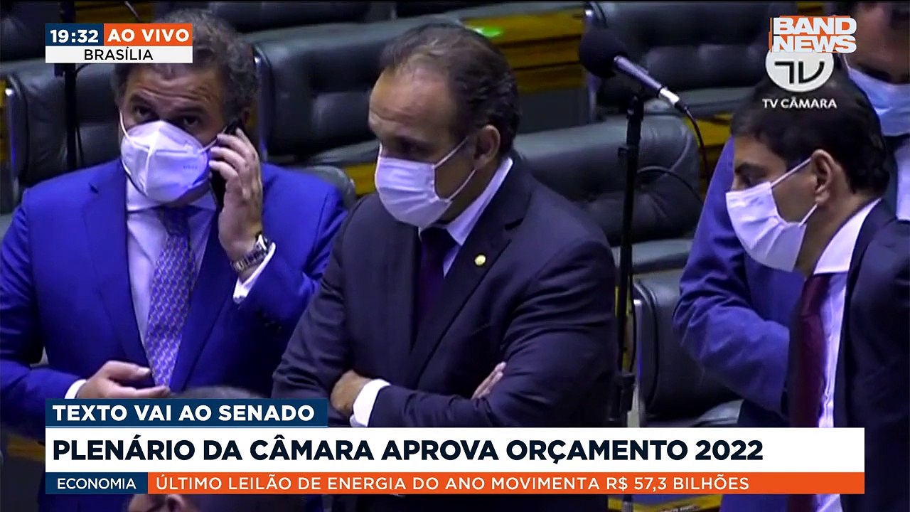 Texto do orçamento foi aprovado pelos parlamentares no plenário da câmara. O texto agora segue para o Senado que deve votar ainda hoje. #BandJornalismo