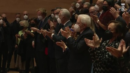 Ovazione e richiesta di "bis" per Mattarella al Teatro del Maggio di Firenze