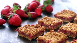 Strawberry Oat Crumble Bars Recipe