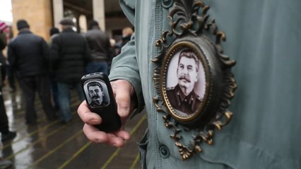 Decenas de estalinistas georgianos recuerdan natalicio del dictador soviético