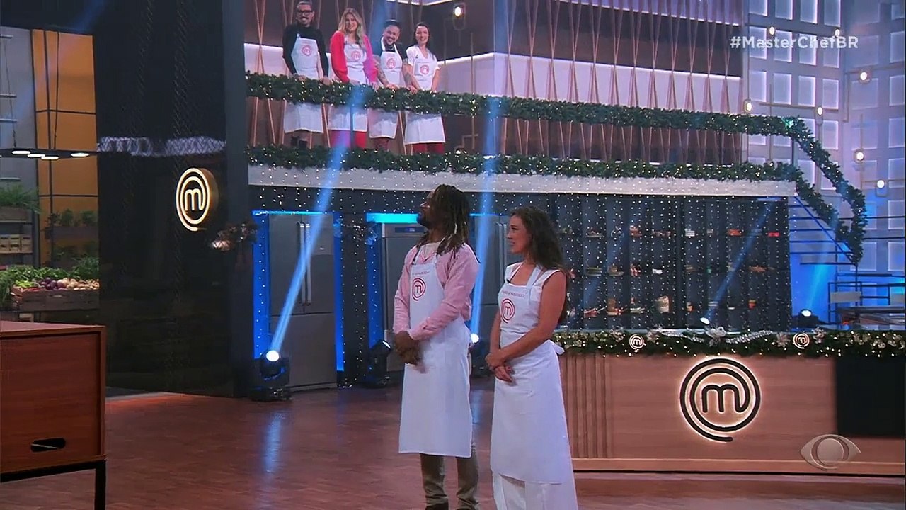 Artistas agitam a cozinha do talent show culinário e mostram que também tem habilidades na cozinha