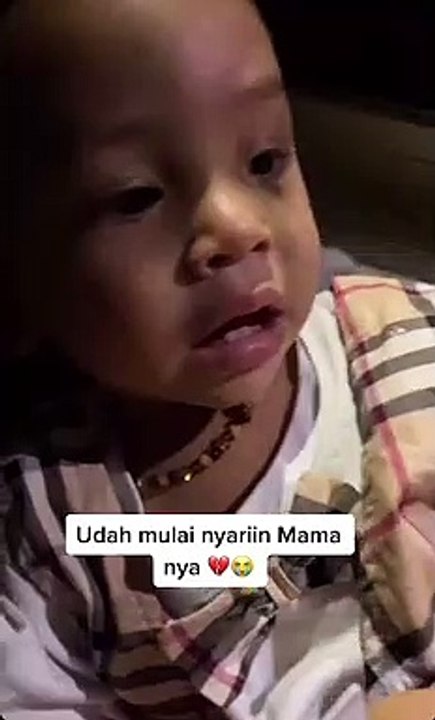 Gala udah mulai mencari mamanya :(