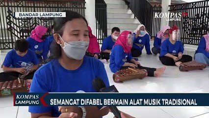 Semangat Difabel Bermain Alat Musik Tradisional