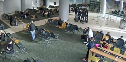 İSTANBUL HAVALİMANI'NDA ABD'Lİ DİPLOMAT PASAPORTUNU SATARKEN YAKALANDI