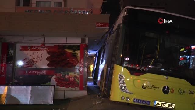 Pendik'te İETT otobüsü kaldırımla evin balkonu arasına sıkıştı