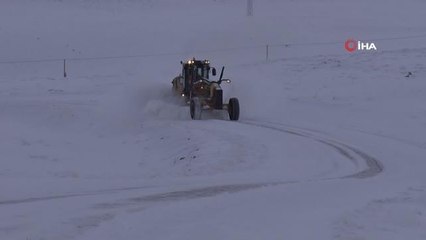 Van Büyükşehir Belediyesi'nin karla mücadele çalışmaları sürüyor