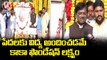 BJP Senior Leader Vivek Venkataswamy Pays Floral Tribute to Kaka Venkataswamy Statue _ V6 News