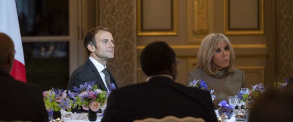 Voici ce qui sera servi dans l'assiette du président Macron et son épouse au réveillon de Noël