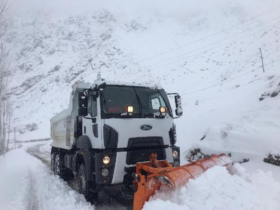 BEYTÜŞŞEBAP VE ULUDERE'DE KAR KALINLIĞI 1 METREYİ GEÇTİ