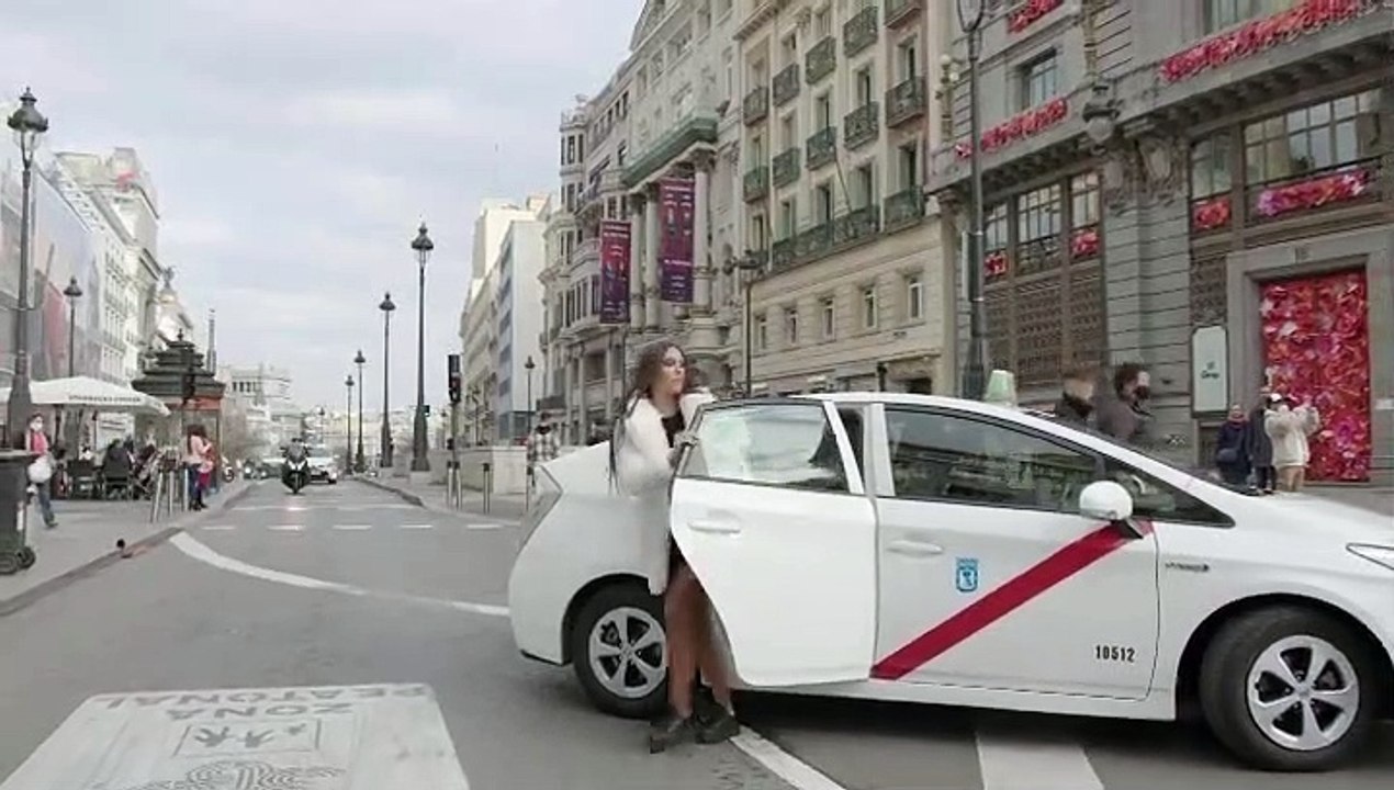 Cristina Pedroche se desnuda por las calles de Madrid en el vídeo promocional de las campanadas de 2022