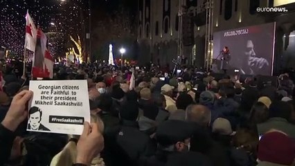 Milhares de pessoas pedem a libertação de Mikheil Saakashvili