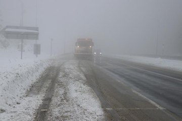 Bolu Dağı'nda kar ve sis etkili oluyor