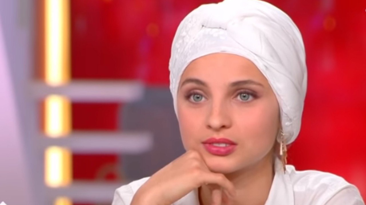 FEMME ACTUELLE Mennel ("The Voice") sort du silence et