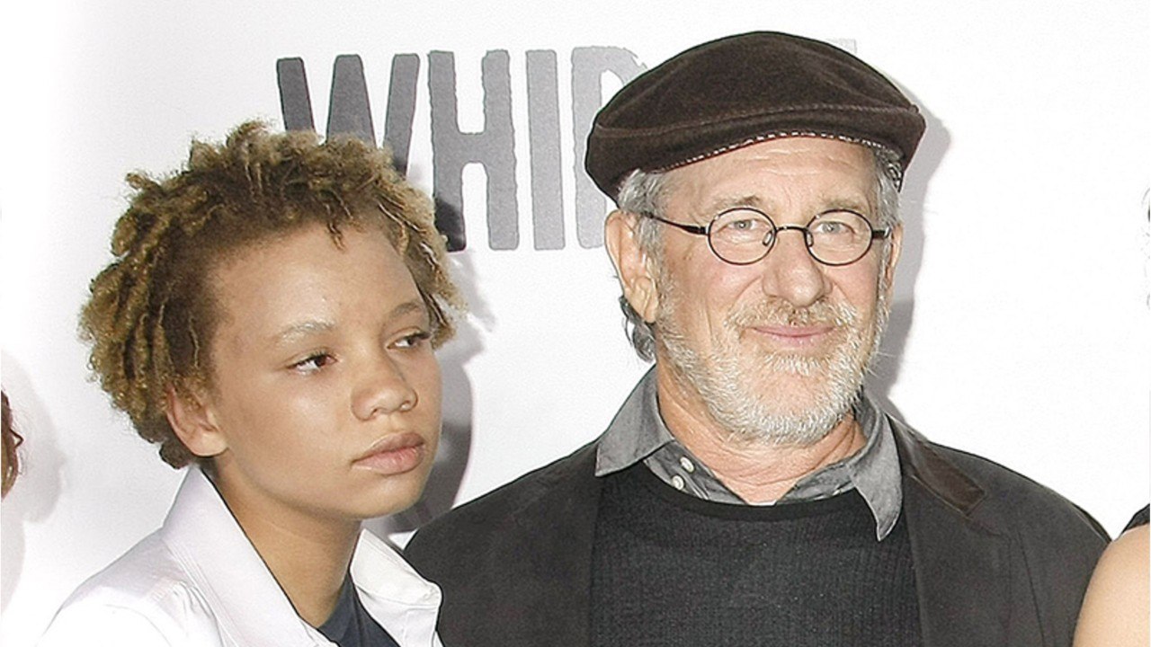 Steven Spielberg : sa fille Mikaela Spielberg, 23 ans, arrêtée pour violences conjugales sur son compagnon de 47 ans