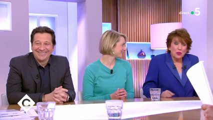 FEMME ACTUELLE - "Qu’est-ce que c’est que ce boulot ?" : Roselyne Bachelot tacle Anne-Elisabeth Lemoine après une gaffe dans "C à Vous"