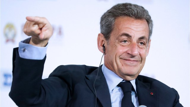 FEMME ACTUELLE - Comment Nicolas Sarkozy avait tenté de balancer les infidélités de François Hollande avant les révélations de Closer