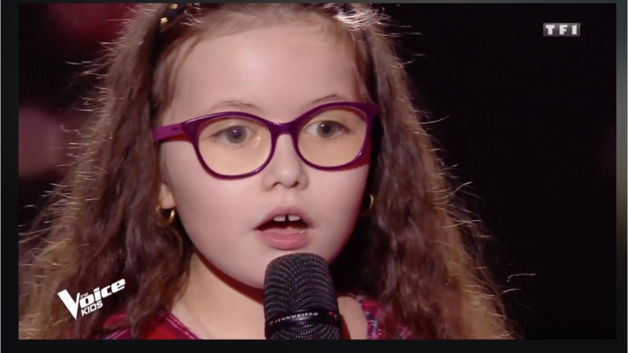 FEMME ACTUELLE - Emma Cerchi (The Voice Kids) : "Plus je grandis, plus je perds la vue", la jeune fille de 11 ans se confie sur sa terrible maladie