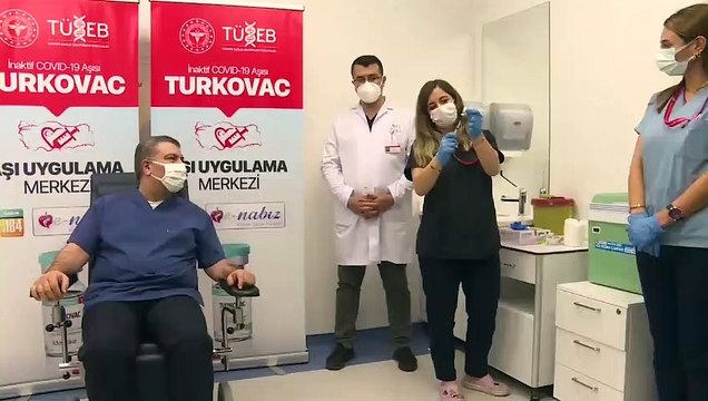 Son dakika haberi: Bakan Koca yerli aşı oldu