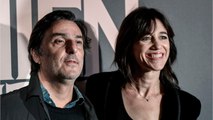 FEMME ACTUELLE - Charlotte Gainsbourg et Yvan Attal partagent leur numéro de téléphone pour une raison bien triste