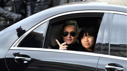 FEMME ACTUELLE - Laeticia Hallyday : "mi-ange-mi démon", "paparazzades", "piques envers Laura et David"... une ex-assistante balance