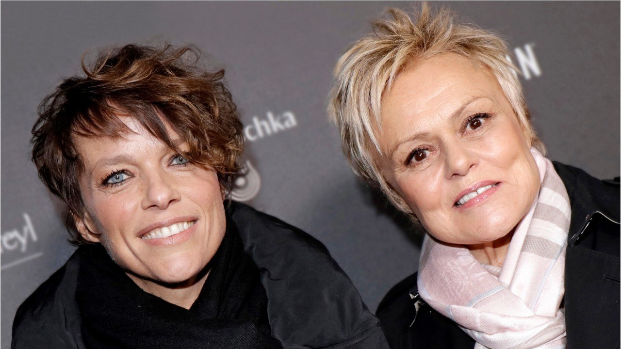 FEMME ACTUELLE - Quand Muriel Robin fait pleurer sa compagne, Anne Le Nen, sur un plateau de tournage