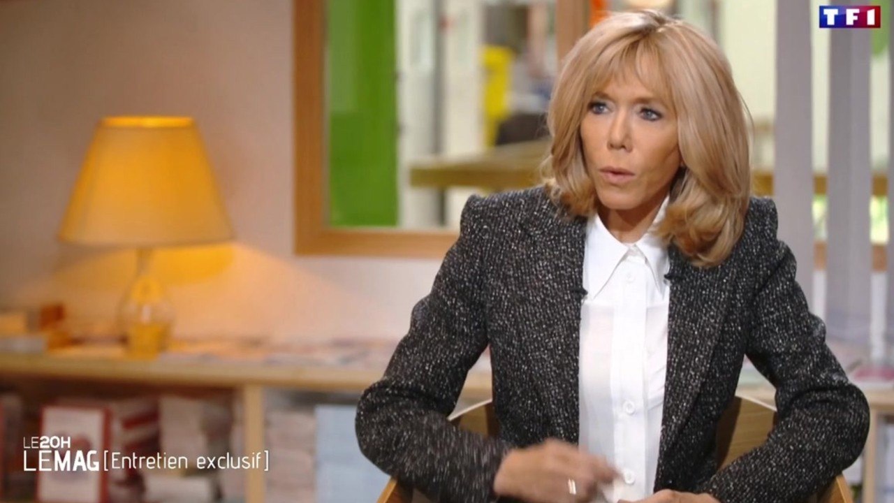FEMME ACTUELLE - Brigitte Macron critique envers la phrase polémique d'Emmanuel Macron : "Je traverse la rue, je vous trouve du travail"