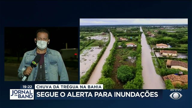 Subiu pra 24 o número de mortos nos temporais da Bahia. A chuva deu uma trégua hoje, mas a tensão continua.