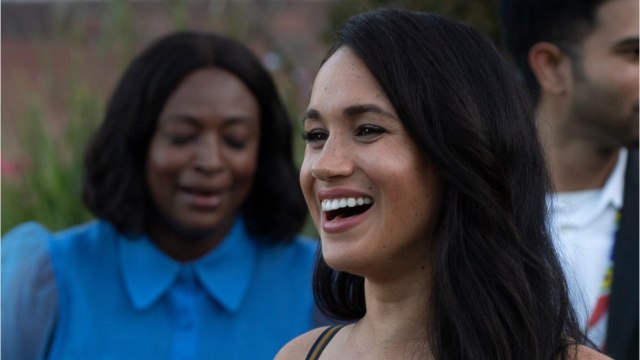 FEMME ACTUELLE - Carte de voeux de Meghan Markle et du prince Harry retouchée : la colère de leur photographe