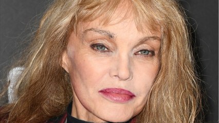 FEMME ACTUELLE - Arielle Dombasle : son message très original pour Noël