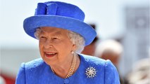 FEMME ACTUELLE - Elisabeth II : comment la reine choisit-elle ses tenues de Noël ?