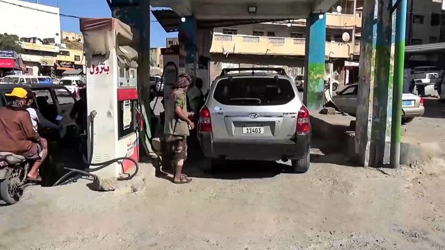 ارتفاع أسعار المشتقات النفطية في اليمن مع استمرار الأزمة الاقتصادية