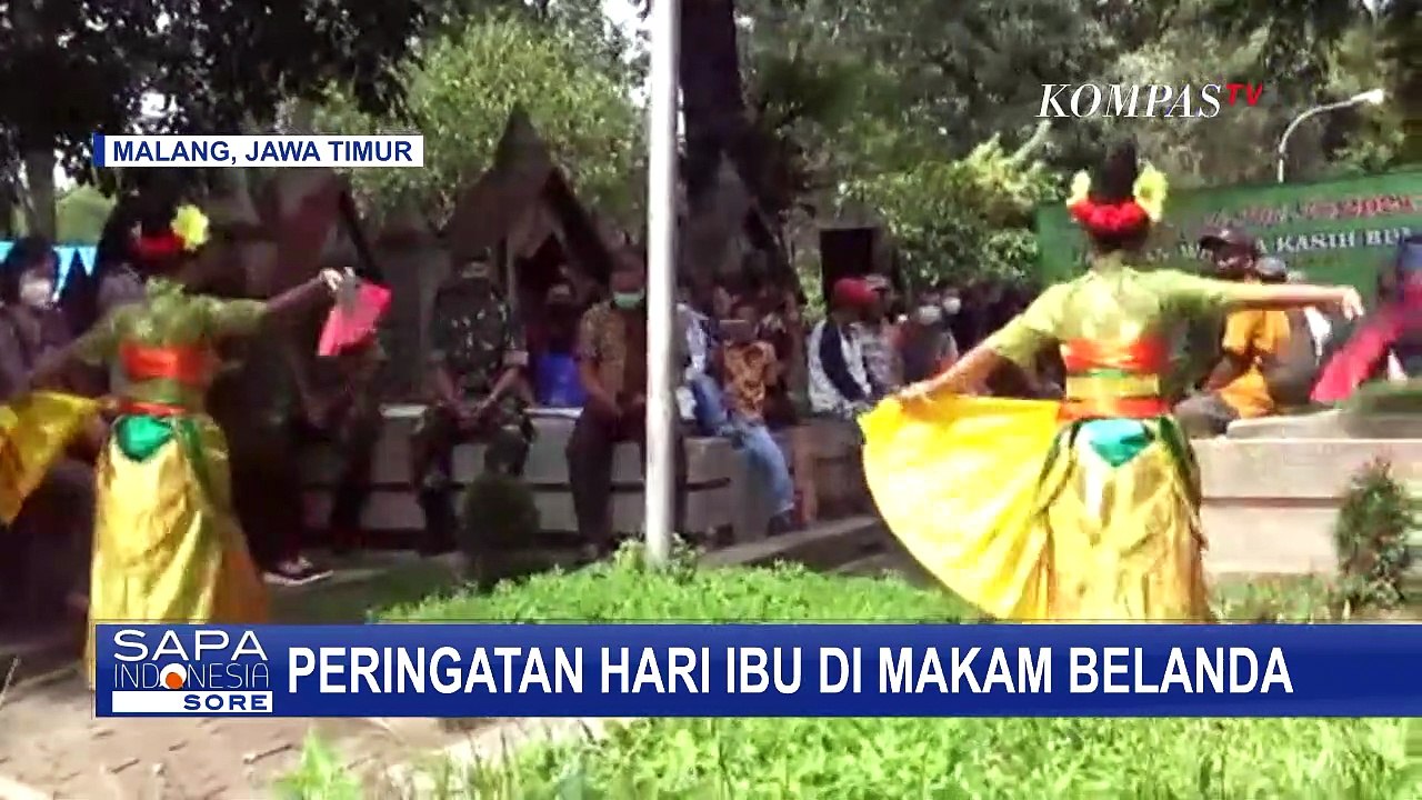Warga Memperingati Hari Ibu di Kuburan Londo Pemakaman Belanda
