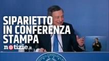 Draghi e la gag con il giornalista in conferenza: 