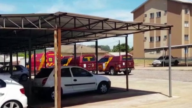 Mulher cai do quarto andar de prédio no Quebec, fica em estado grave e é socorrida pelo Corpo de Bombeiros