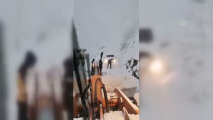 Çığ nedeniyle dağda mahsur kalan 3 işçi kurtarıldı