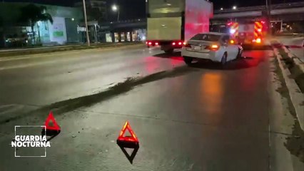 Por falta de señalética, la conductora de un automóvil se impactó en Periférico