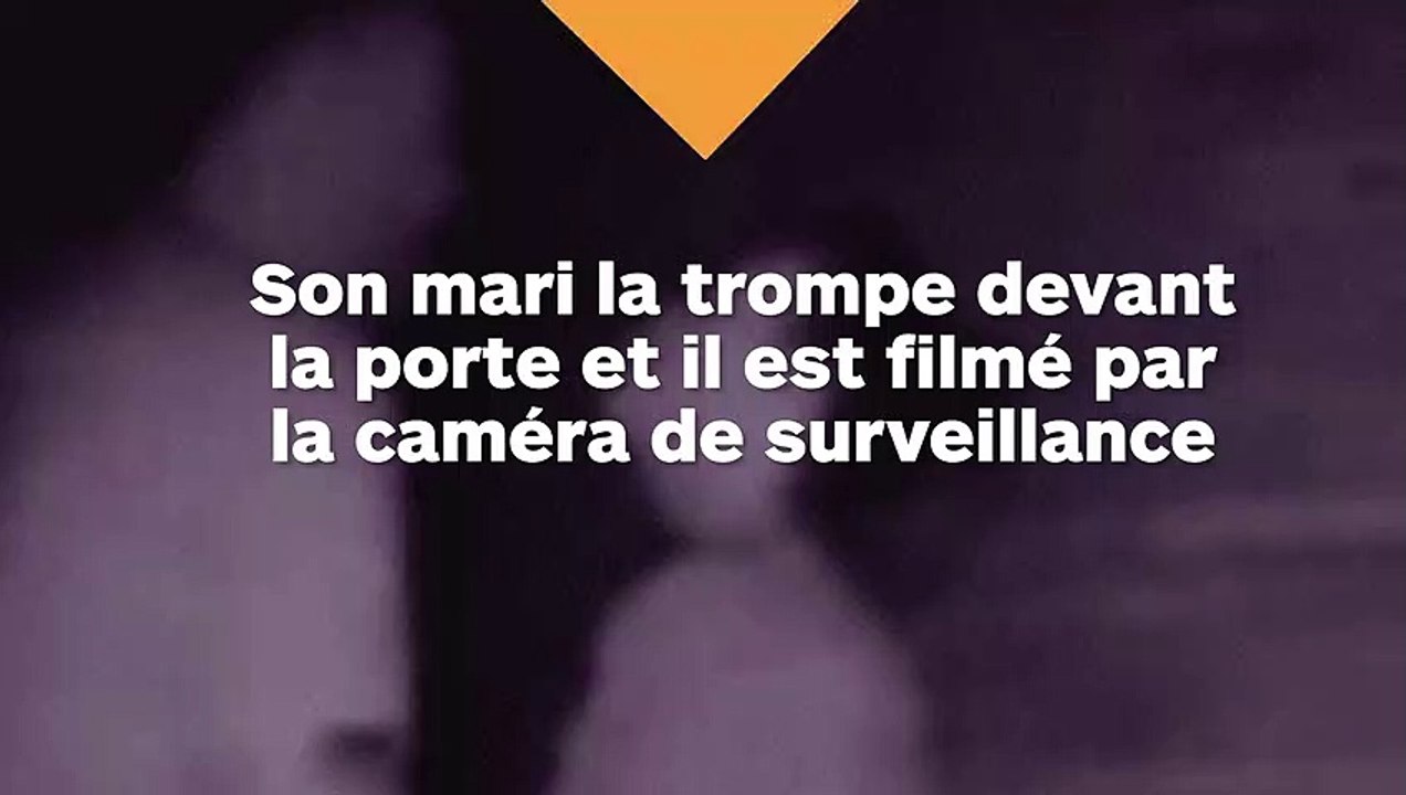 Son mari la trompe et il est filmé par la caméra de surveillance devant la porte
