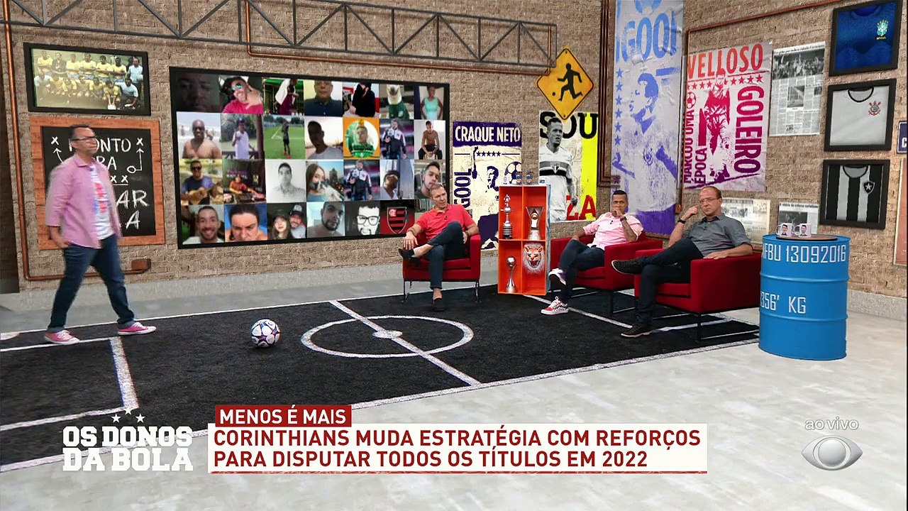 Que disputa hein? Cavani, Suárez ou Diego Costa... Esses são os nomes que são especulados no Timão para ser o camisa nove de 2022! Preferência, torcedor?#OsDonosdaBola