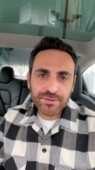 Camille Combal assomme sa femme Marie Treille Stefani lors d'un trajet en voiture.