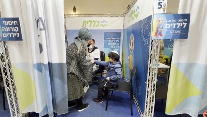 Télécharger la video: Israel apuesta por la cuarta dosis para hacer frente a la variante ómicron