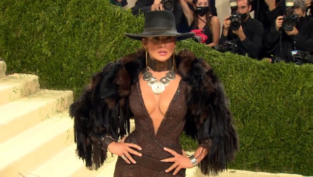 Jennifer Lopez Sends Subtle Love To Ben Affleck With ‘B’ Mug In New Photo