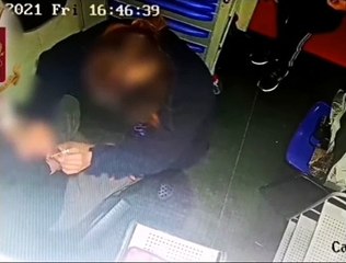 Enfermera es detenida por simular vacunación contra Covid-19