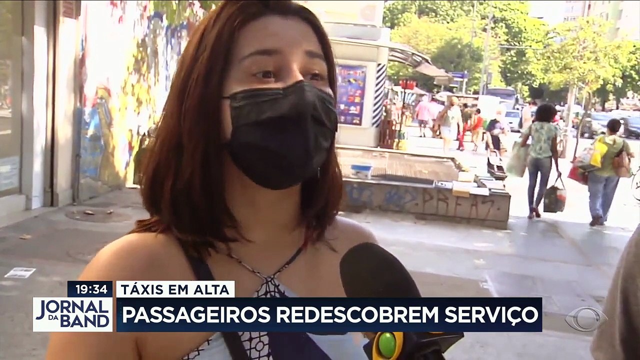 Nada como um dia após o outro! Os táxis, que andaram em baixa quando surgiram os motoristas de aplicativos, agora estão em alta e com tarifas mais em conta.
