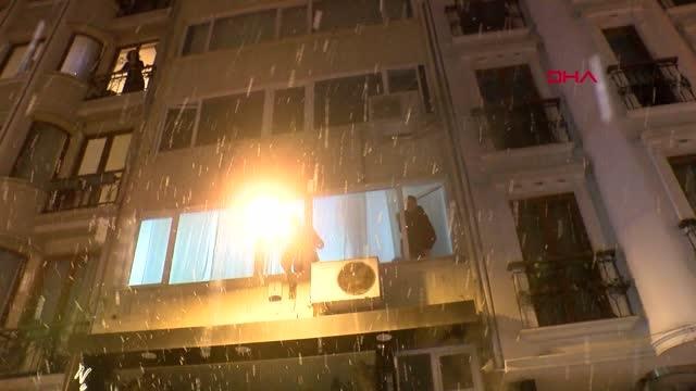 İSTANBUL-ŞİŞLİ'DE 6 KATLI BİNADA YANGIN PANİĞİ: MAHSUR KALANLARI İTFAİYE, MERDİVENLE KURTARDI