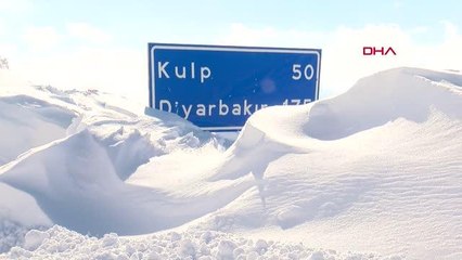 TRAFİK TABELALARININ KARA GÖMÜLDÜĞÜ KARAYOLU ULAŞIMA AÇILDI