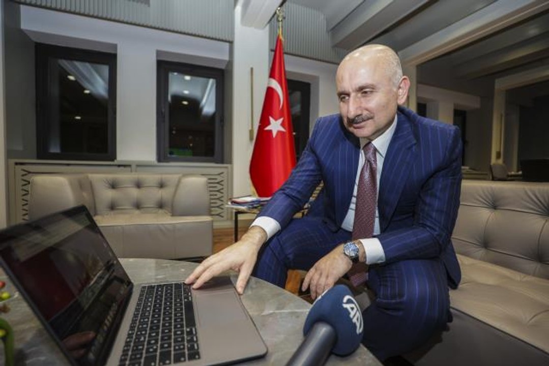 Ulaştırma ve Altyapı Bakanı Karaismailoğlu, AA'nın "Yılın Fotoğrafları" oylamasına katıldı