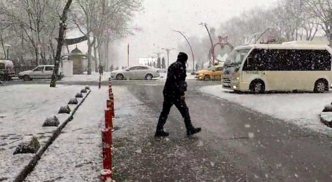 İstanbul'da kar sevinci